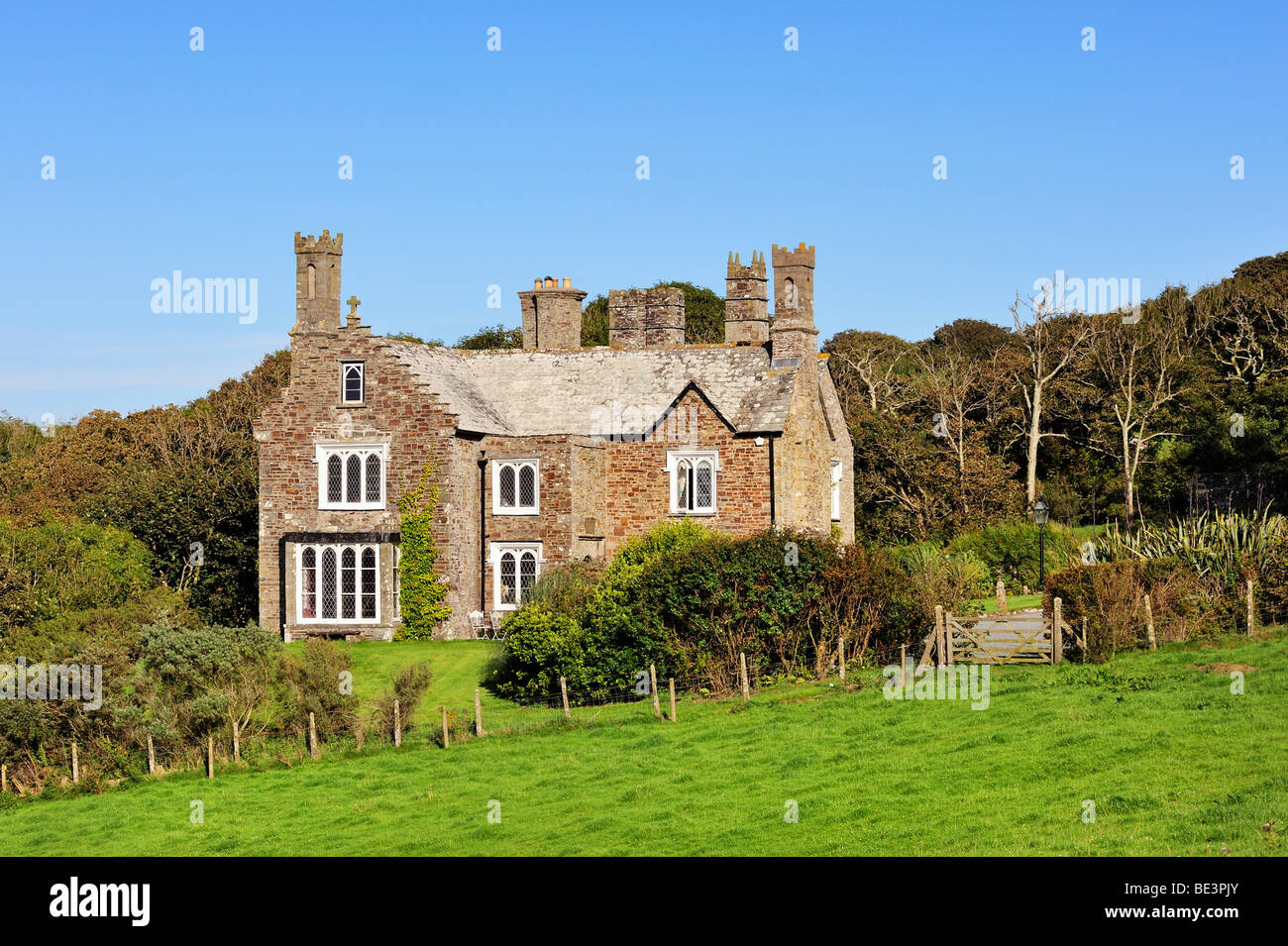 Pfarrhaus neben der Kirche von St. Morwenna und St. Johannes der Täufer in der Nähe von Morwenstow am nördlichsten Punkt von Cornwall, En Stockfoto