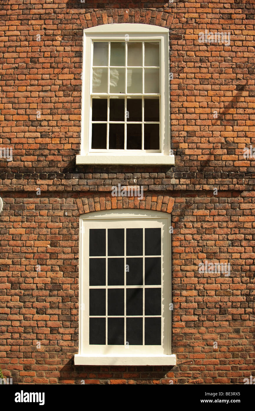 Eine kleine georgische Ära Haus in Montgomery Powys Wales mit einem blockierten, Fenster nicht zu zahlen und die Fenstersteuer - Halsabschneiderei Stockfoto