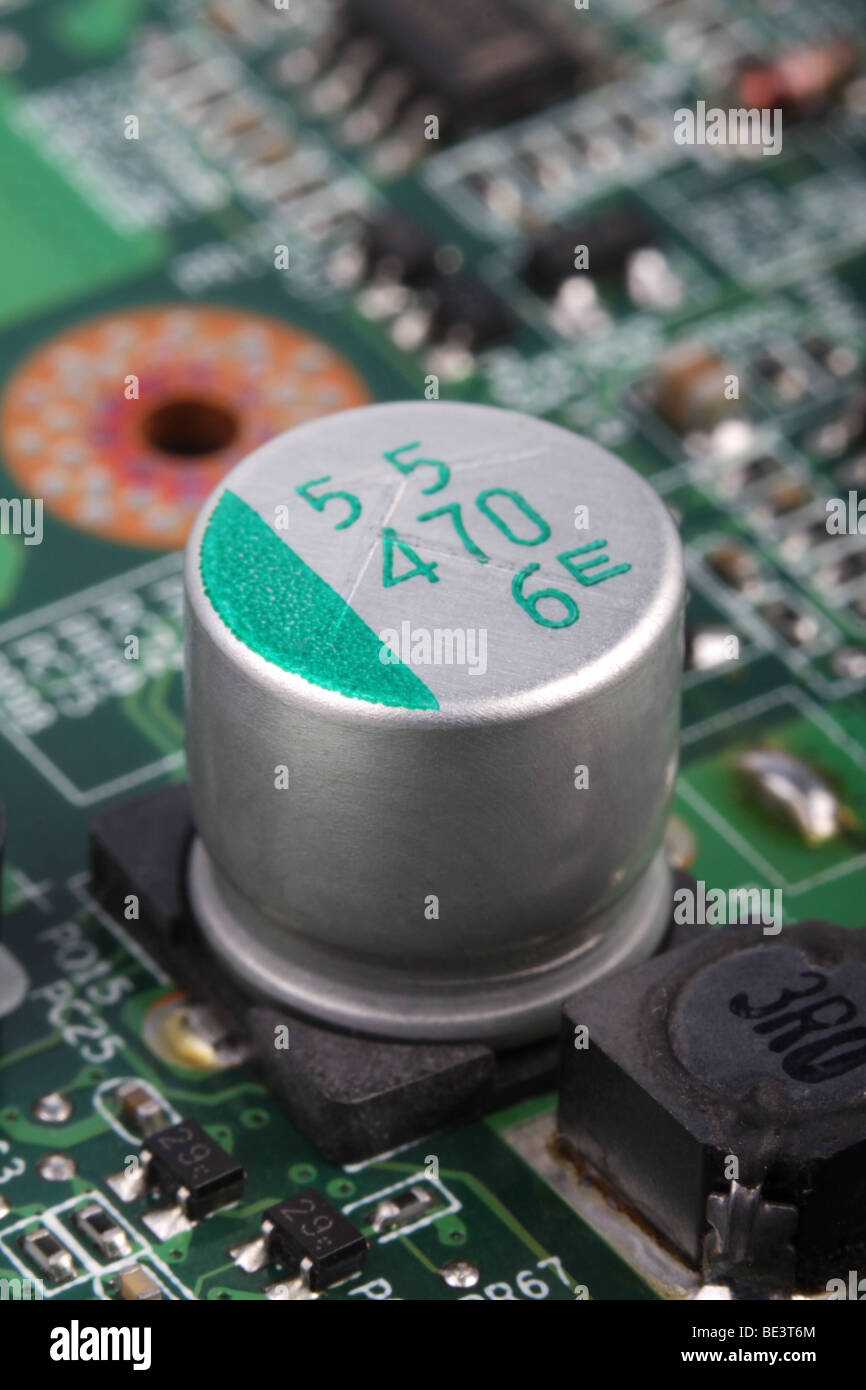 Motherboard-Kondensator auf einer Makro-Ansicht mit geringen Schärfentiefe  Stockfotografie - Alamy