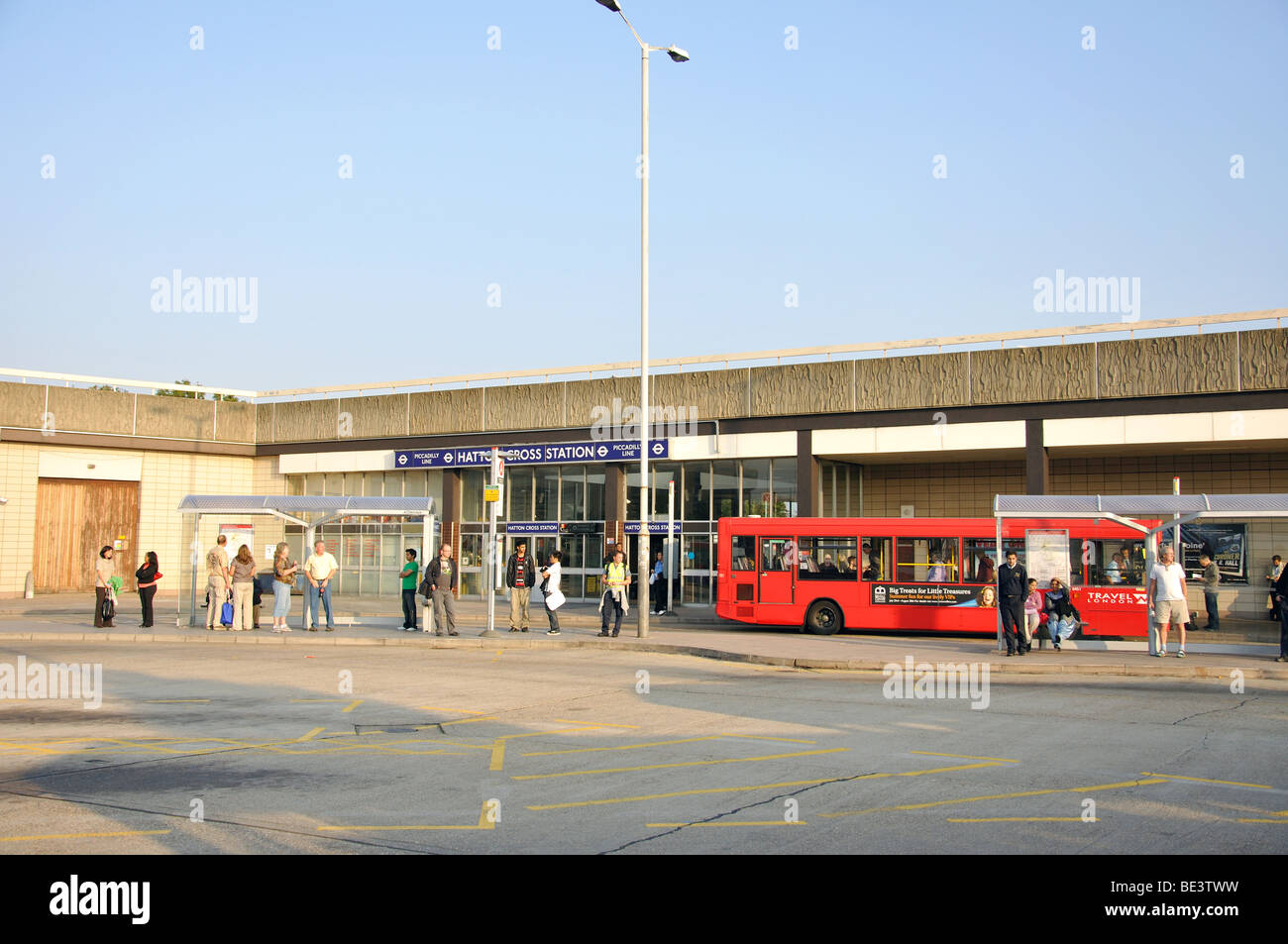 Hatton Cross Bus- und u-Bahnstation London Borough of Hillingdon, Greater London, England, United Kingdom Stockfoto