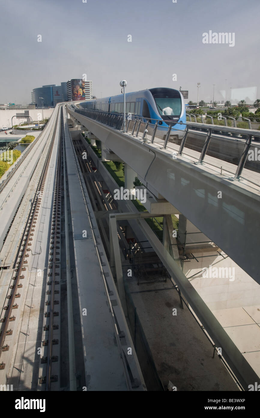 Dubai Metro Zug Eisenbahnstrecke verfolgt Vereinigte Arabische Emirate Stockfoto