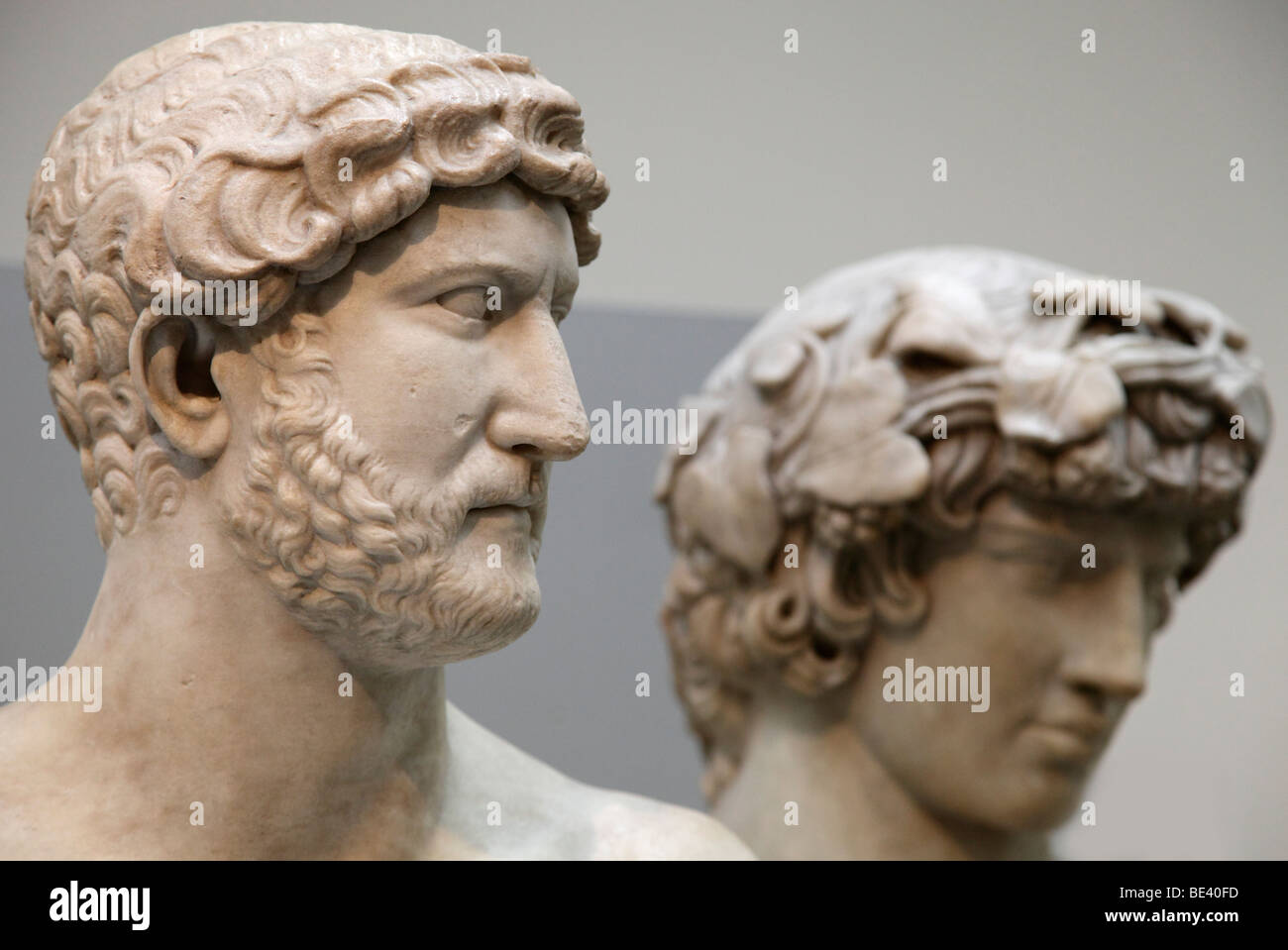 Marmorbüsten von Kaiser Hadrian und seiner Geliebten Antinoos-British Museum Stockfoto