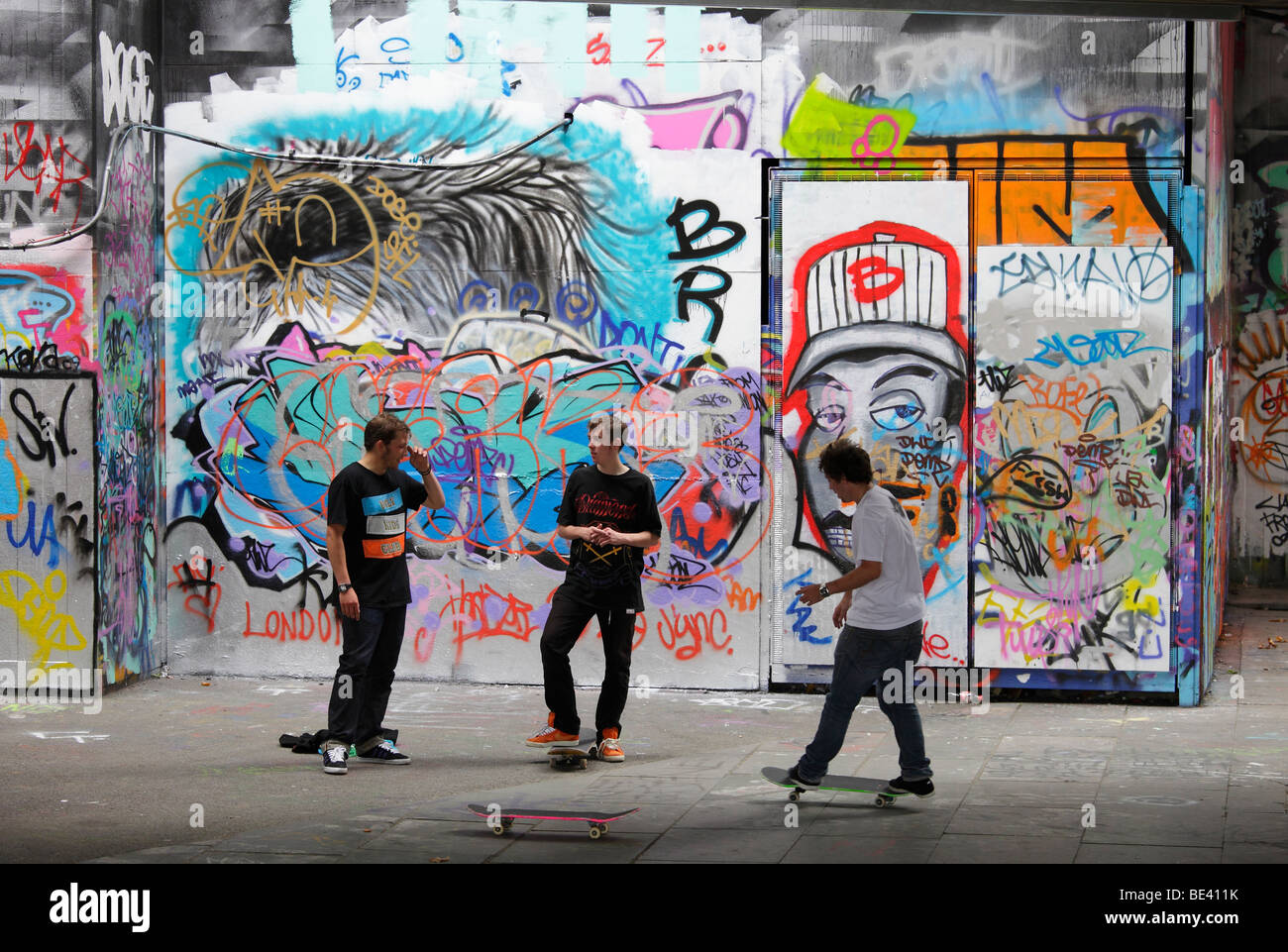 Skateboarder im Graffiti-Land, South Bank London Stockfoto