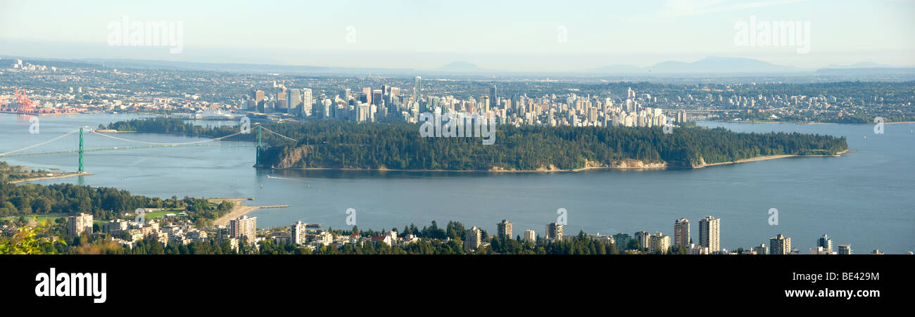 Ein Blick nach Osten in Richtung Stanley Park und die Stadt Vancouver im Hintergrund. Stockfoto