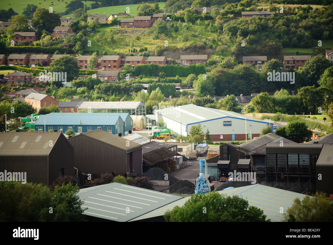 Leichte Industrie- und Gewerbegebiet am Rande von Newtown, Powys wales UK Stockfoto