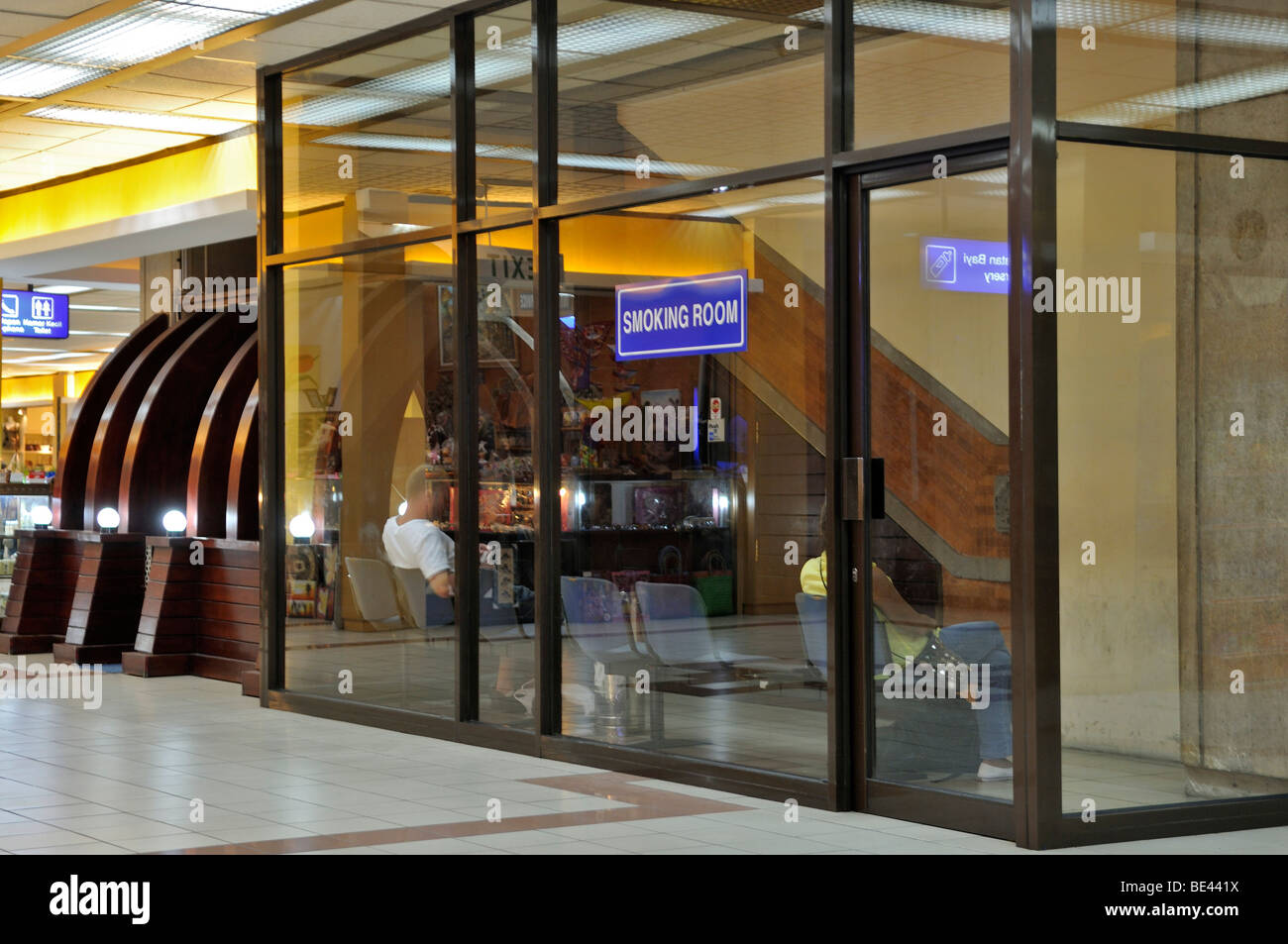 Airport Smoking Room Stockfotos Airport Smoking Room