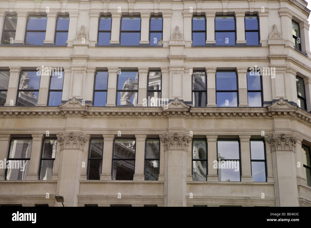 City of London Architektur, Landschaft Gebäude mit Reflexionen von lauen sun.glass Ziegel, schustert. Alte und neue Stockfoto