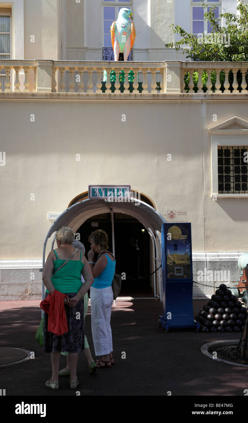 Eingang zu dem Fürstenpalast nach Hause von der Familie Grimaldi Ort du Palais Monaco Südfrankreich Stockfoto