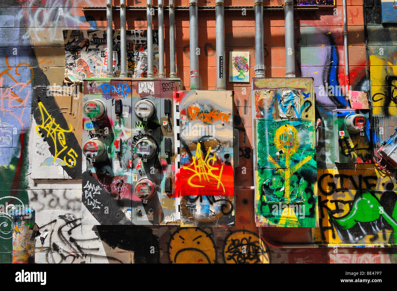 Kunst-Gasse ist eine hässliche Straße in eine attraktive Stadt. Um dieses Problem zu überwinden ermutigt die Stadtbehörden Graffiti-Künstler. Stockfoto