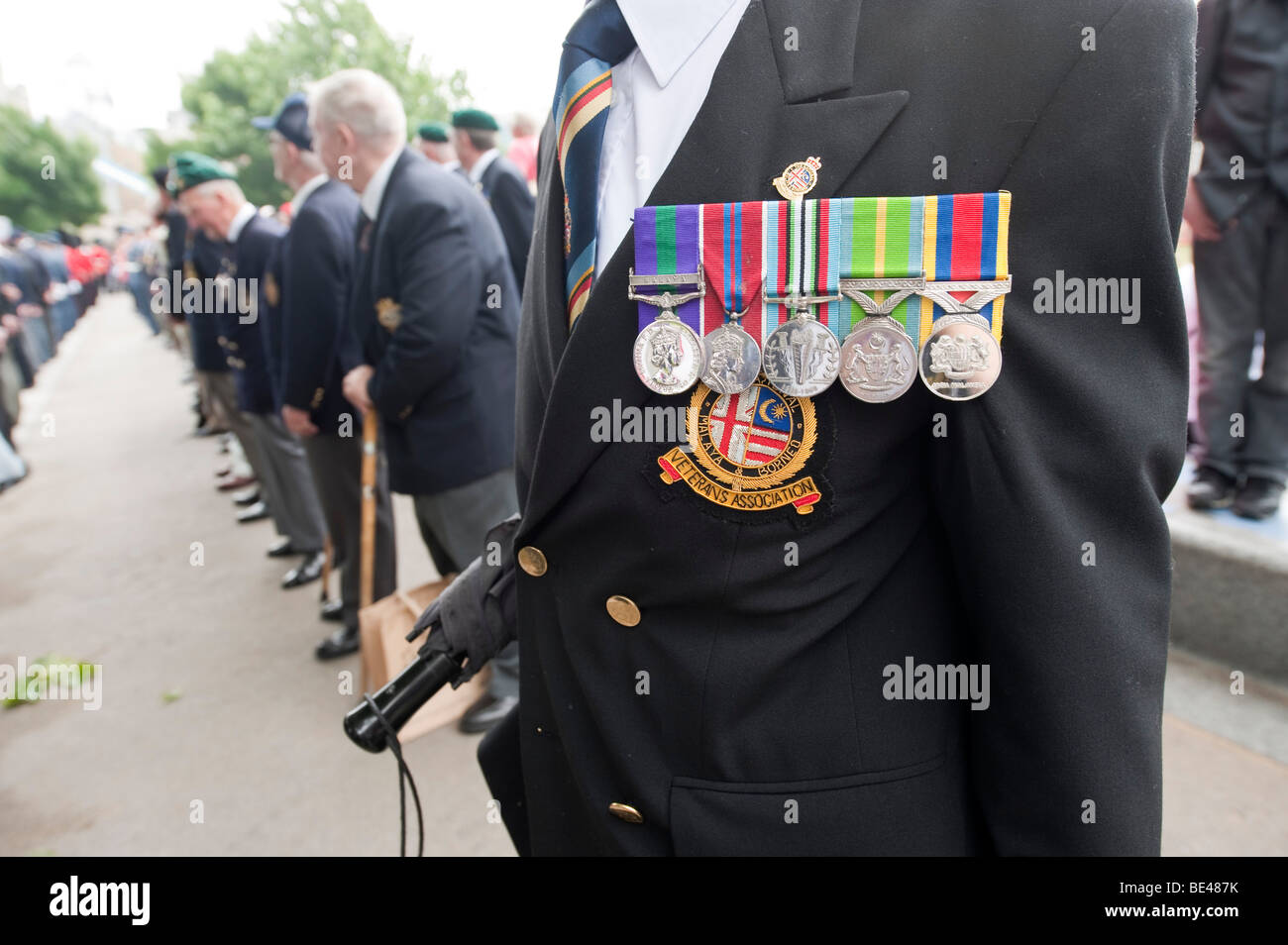 Veteranen nehmen Sie Teil an einer Parade über die Tower Bridge, anlässlich der ersten Armed Forces Day, London 26. Juni 2009 Stockfoto