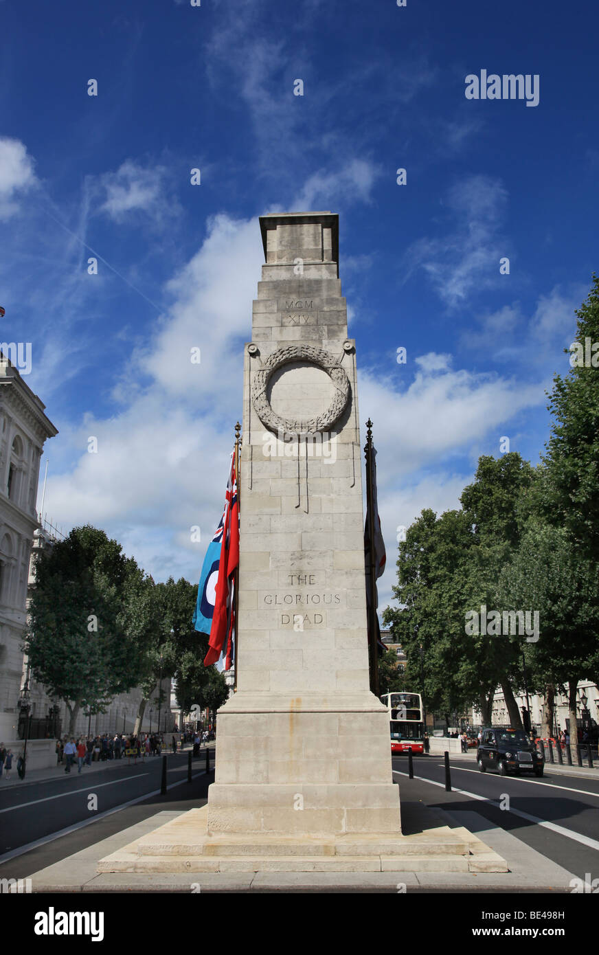 Ein Ehrenmal zum Gedenken an die glorreichen Toten des ersten Weltkriegs in Whitehall, London. Stockfoto