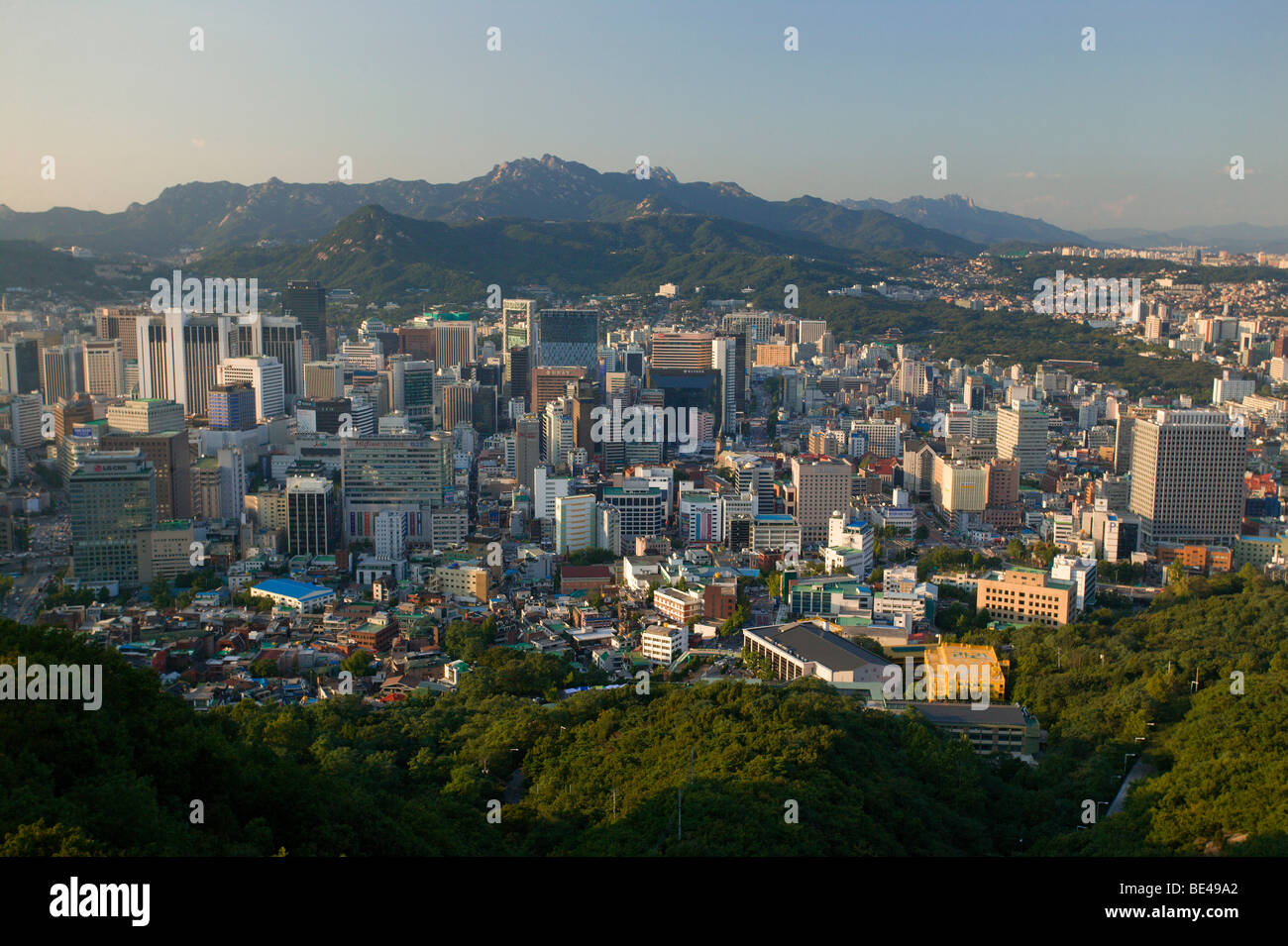 Südkorea, Seoul; Panoramablick über die Stadt vom Namsan Berg Stockfoto