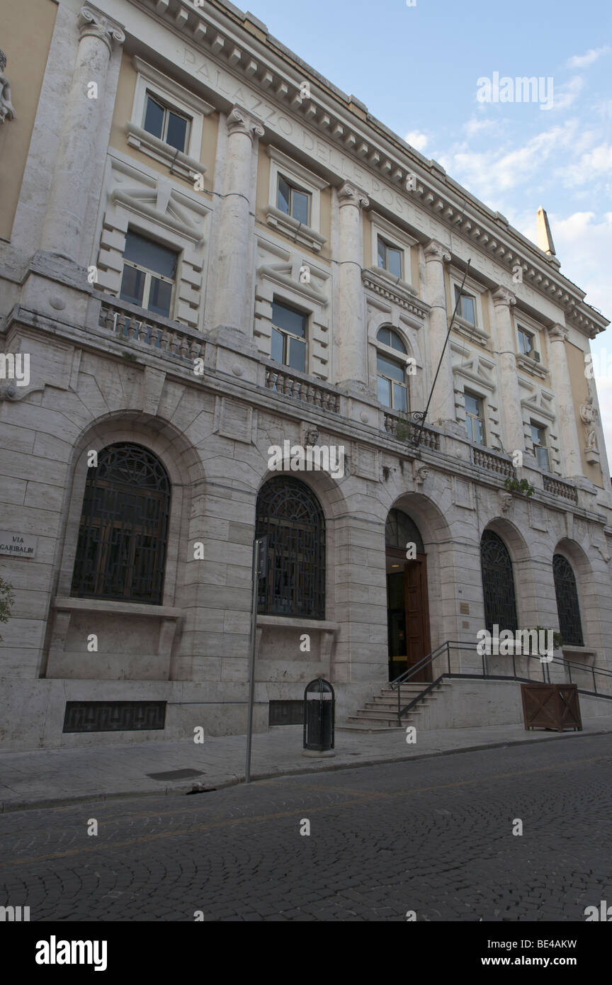 Rieti, Italien. Wichtigsten Gesicht des Palazzo Delle Poste e dei