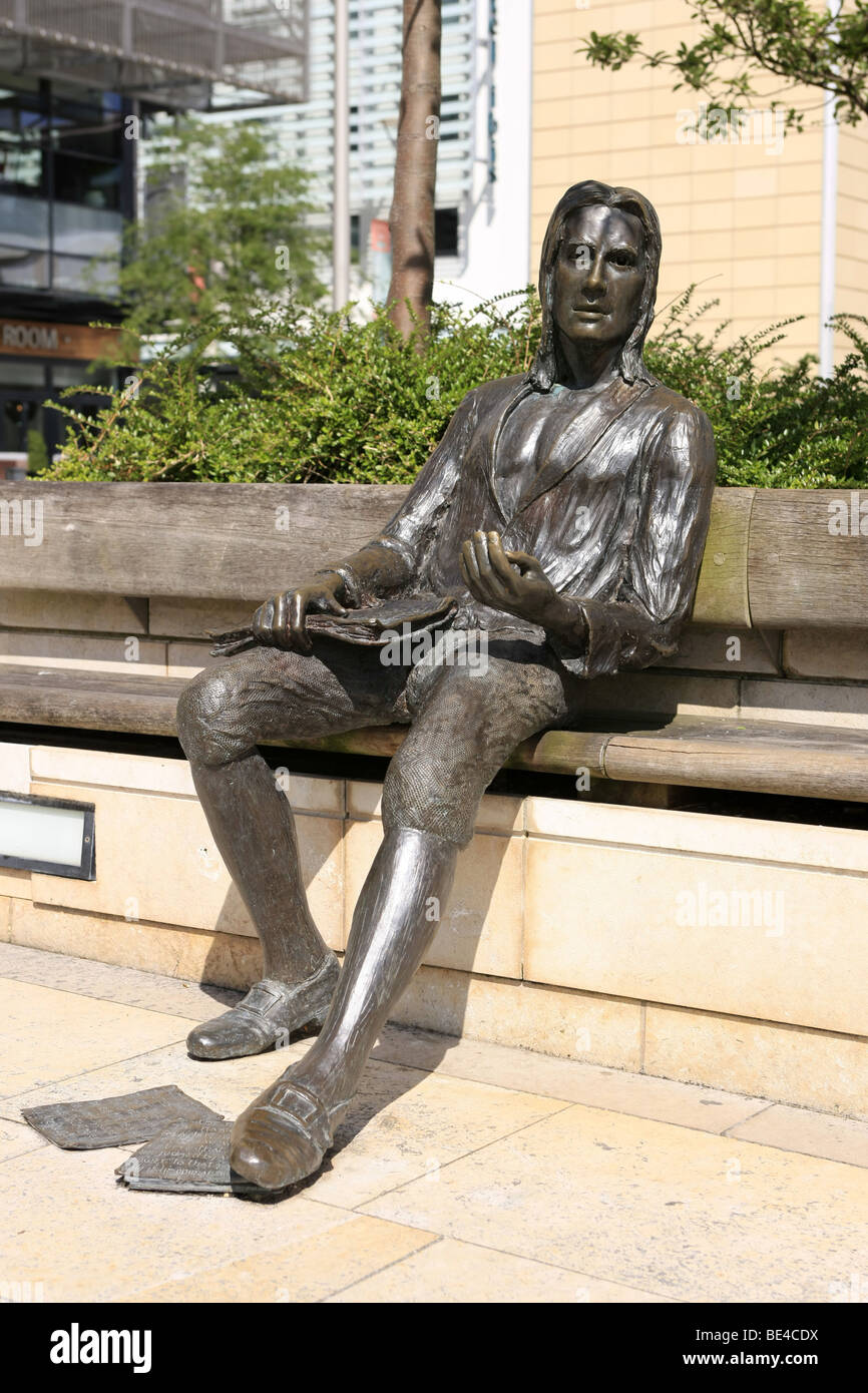 Bronzeskulptur von Thomas Chatterton in Millennium Square Bristol UK