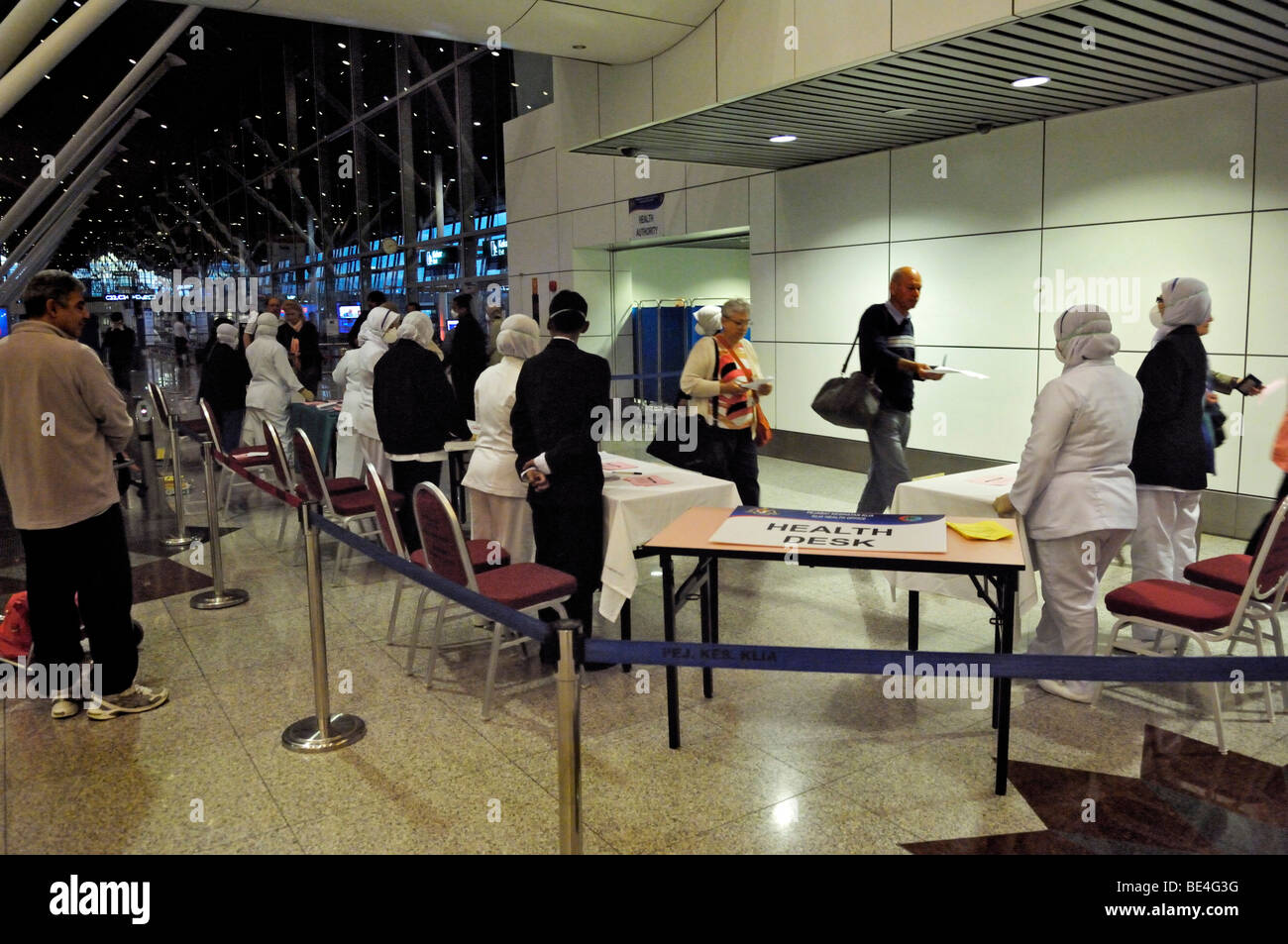 Gesundheits-check, Flughafen von Kuala Lumpur, in den Zeiten der Schweine-Grippe, Malaysia, Südost-Asien Stockfoto