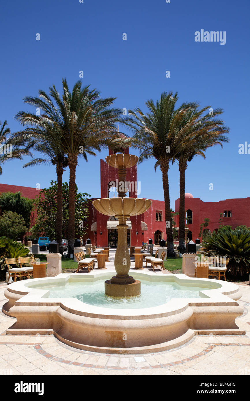 Vorplatz Grand Resort, Hotel, Brunnen, Dattelpalmen, Pavillons, Yussuf Afifi Road, Hurghada, Ägypten, Rotes Meer, Afrika Stockfoto