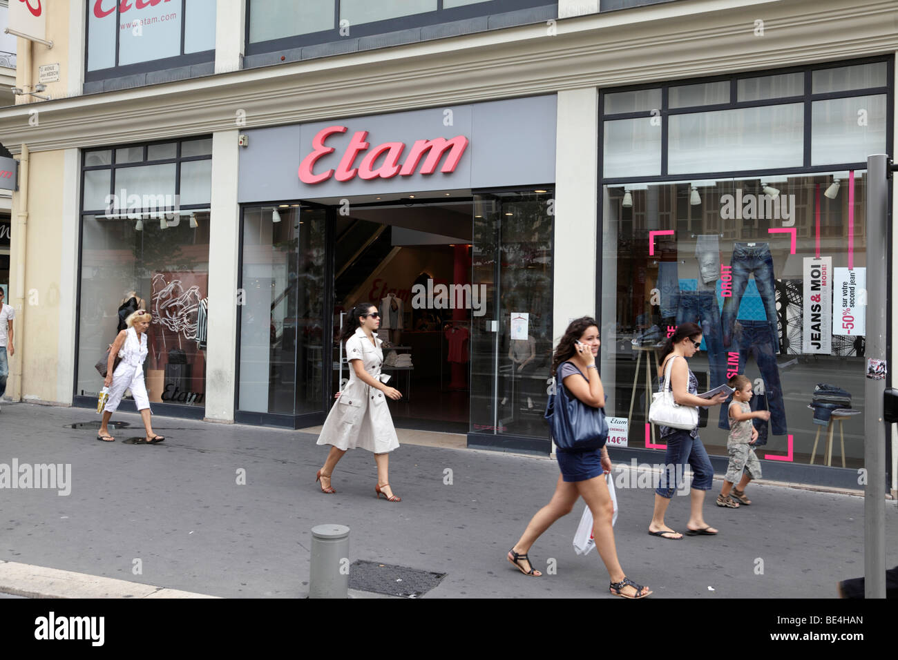Außenseite des Etam Mode-Kleidung zu speichern, entlang der Avenue Jean Medecin Nizza, Südfrankreich Stockfoto
