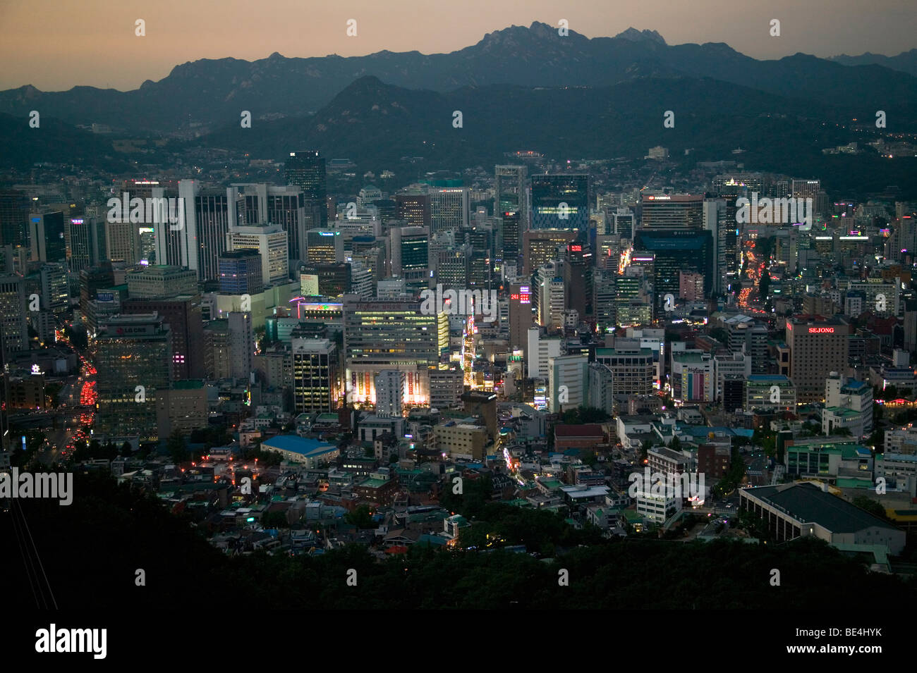 Südkorea, Seoul; Abend-Blick auf die Stadt vom Namsan Berg Stockfoto