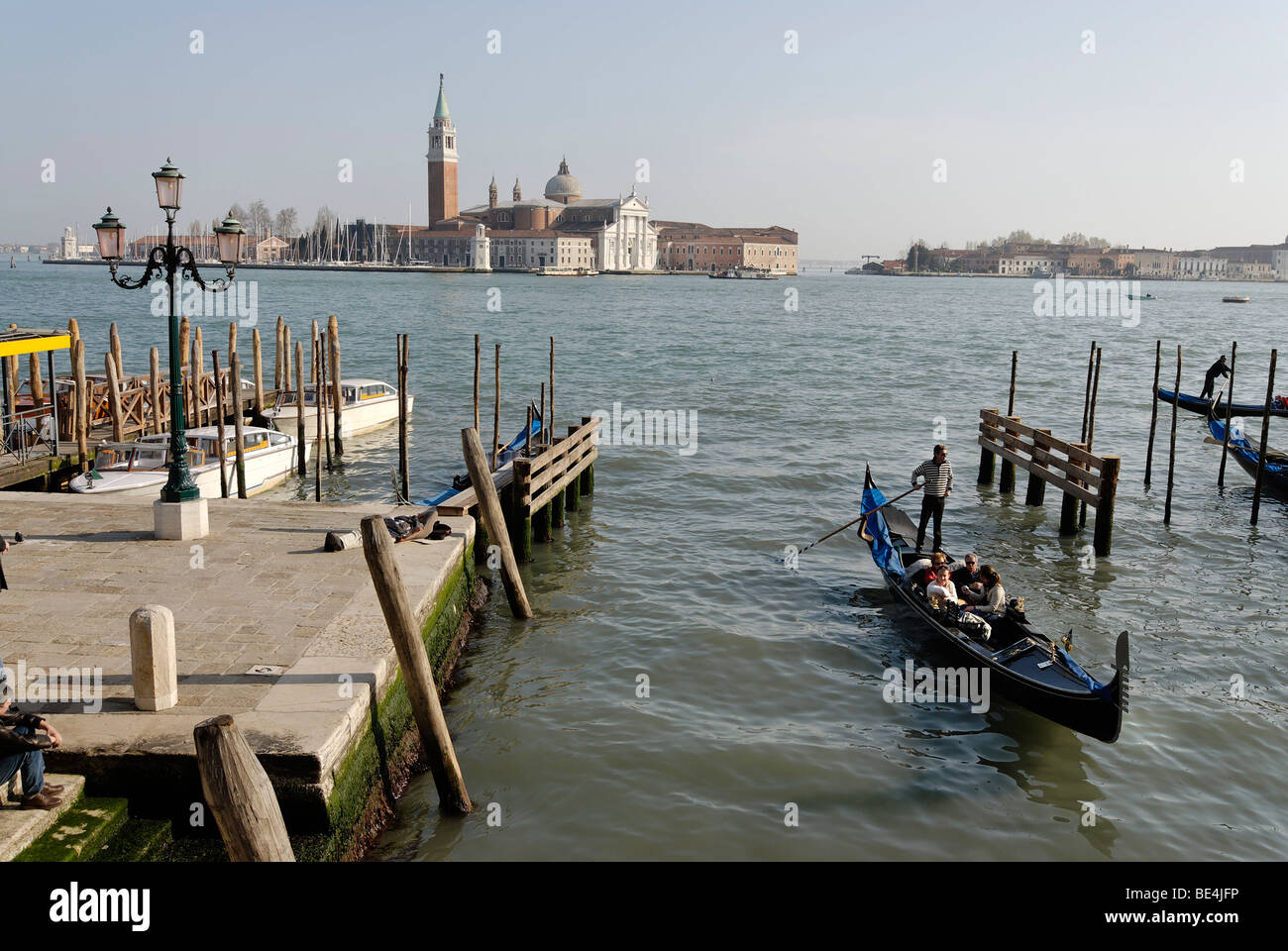 Bootsanlegestelle San Zaccaria mit San Giogio Maggiore, Venedig, Venezia, Italien, Europa Stockfoto Bootsanlegestelle San Zaccaria mit San Giogio Maggiore, Venedig, Venezia, Italien, Europa Stockfoto