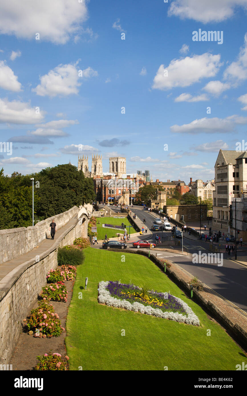 York Minster von der Stadt Wände York Yorkshire England Stockfoto