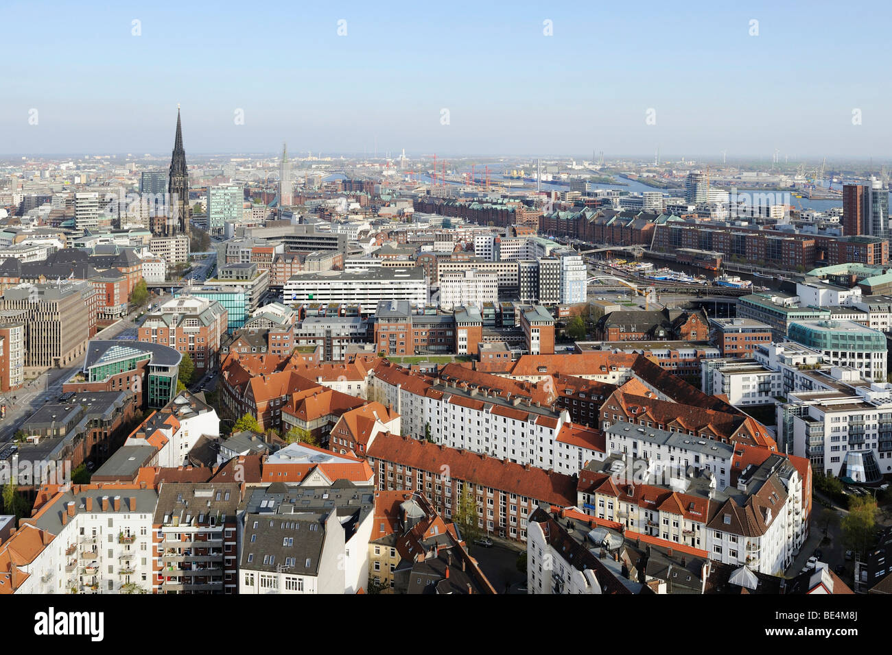 Luftbild von der Innenstadt von Hamburg, Kirche St. Nikolaikirche, Hansestadt Hamburg, Deutschland, Europa Stockfoto