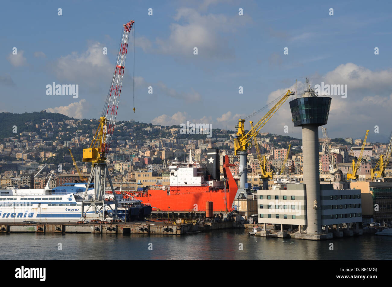 Hof und Hafen Schiffssteuerung an Genua, Italien Stockfoto