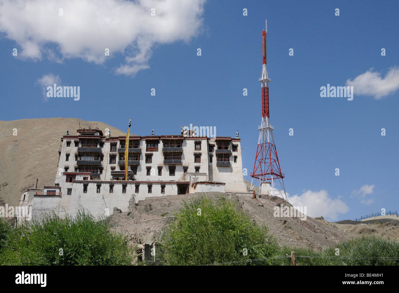 Stok-Palast mit dem Radiosender von Ladakh, Nord-Indien, dem Himalaya, Asien Stockfoto