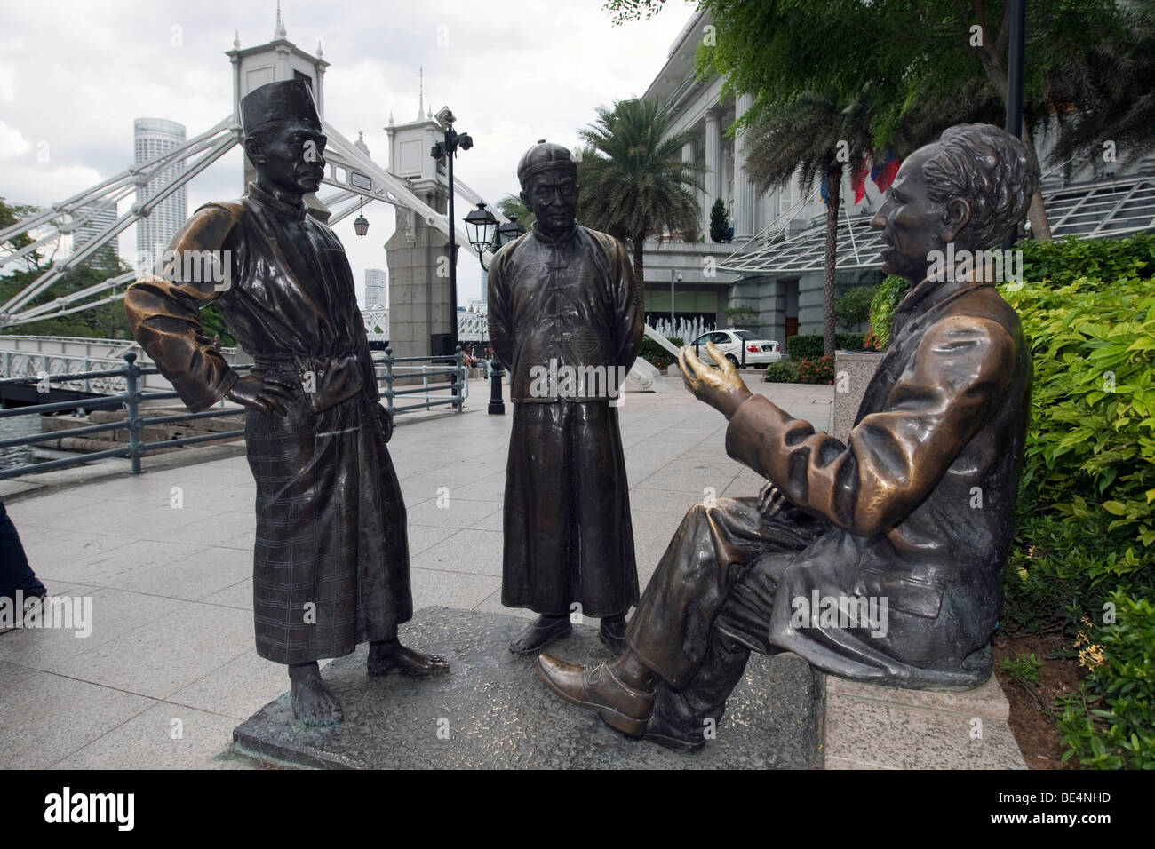 DIE Fluss-Kaufleute, Bronze-Skulptur von Aw t Hong, Flint Street, Fullerton Square, Singapur, Südostasien Stockfoto