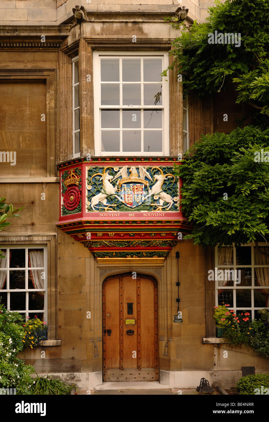 Wappen der Dekoration auf einem Erker, Eingang zu des Meisters Lodge in Christi College in St. Andrews Street, Cambridge, Cam Stockfoto