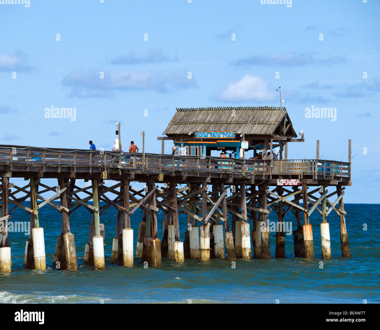 MAI TIKI BAR ON COCOA BEACH PIER IN OST-ZENTRAL-FLORIDA Stockfoto