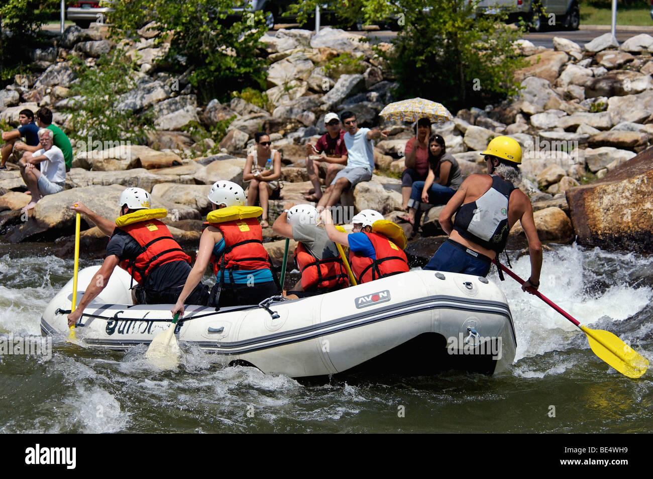 Zuschauern Wildwasser-Rafting auf dem Ocoee River in Polk County, Tennessee Stockfoto