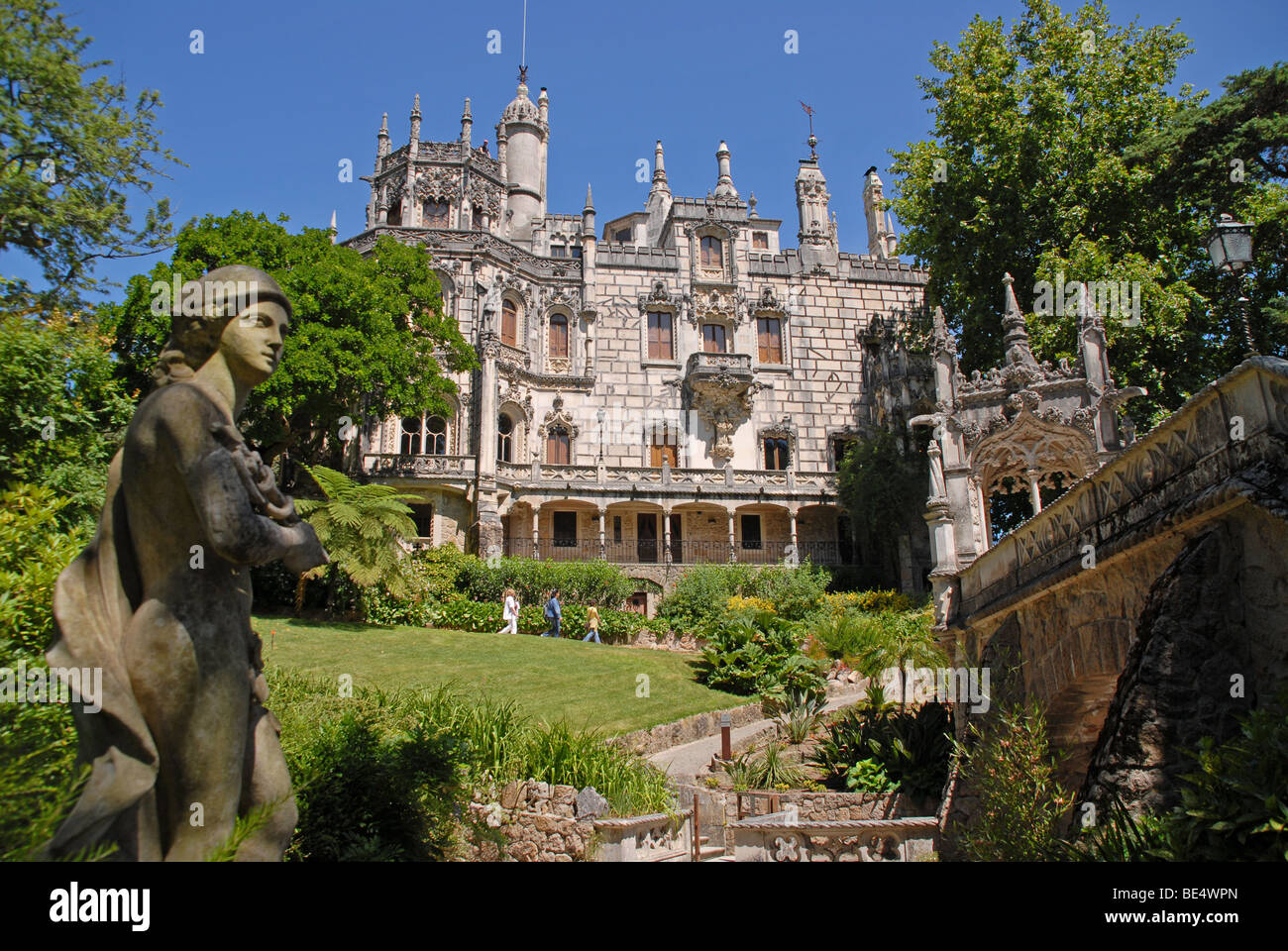 Ein Blick auf den Palácio e Quinta da Regaleira in Sintra, Portugal. Stockfoto