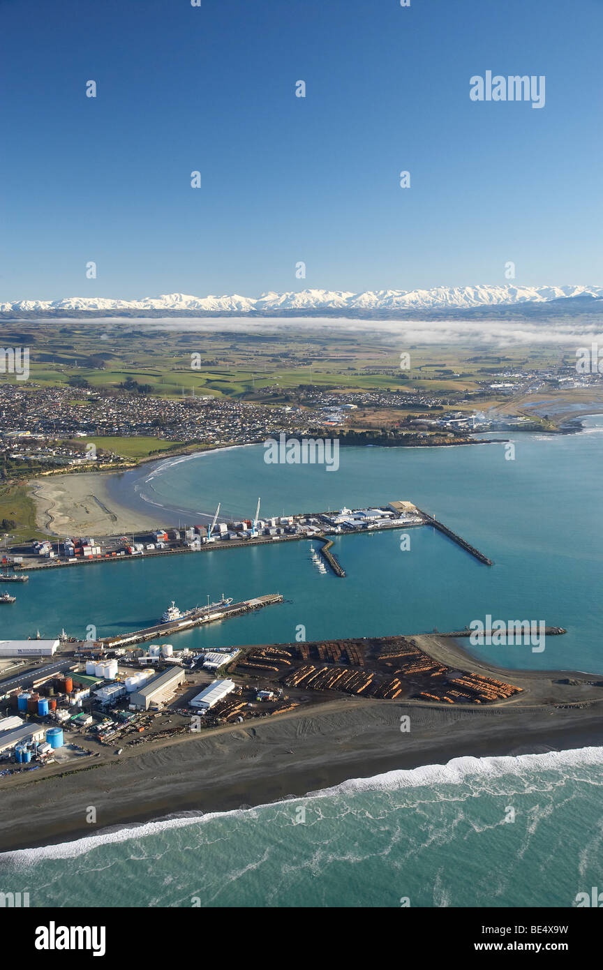 Hafen von Timaru, Caroline Bay, Timaru und Schnee auf Südalpen, South Canterbury, Südinsel, Neuseeland - Antenne Stockfoto