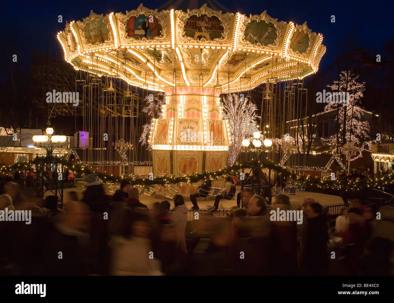 Karussell am Abend in den Vergnügungspark Liseberg in Göteborg, Schweden, Skandinavien, Europa Stockfoto