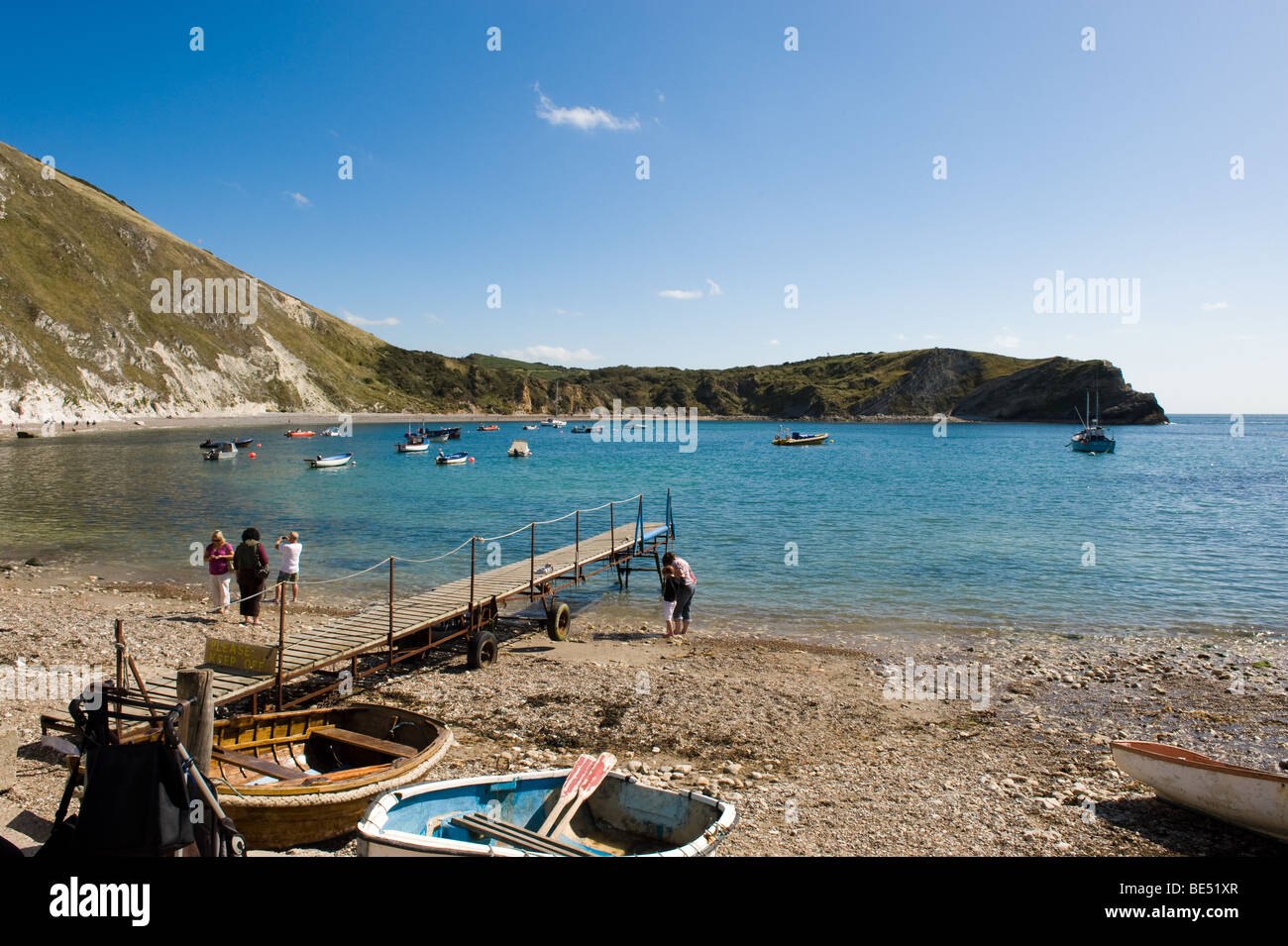 Ein sonniger Tag am Lulworth Cove, Dorset, England, UK Stockfoto