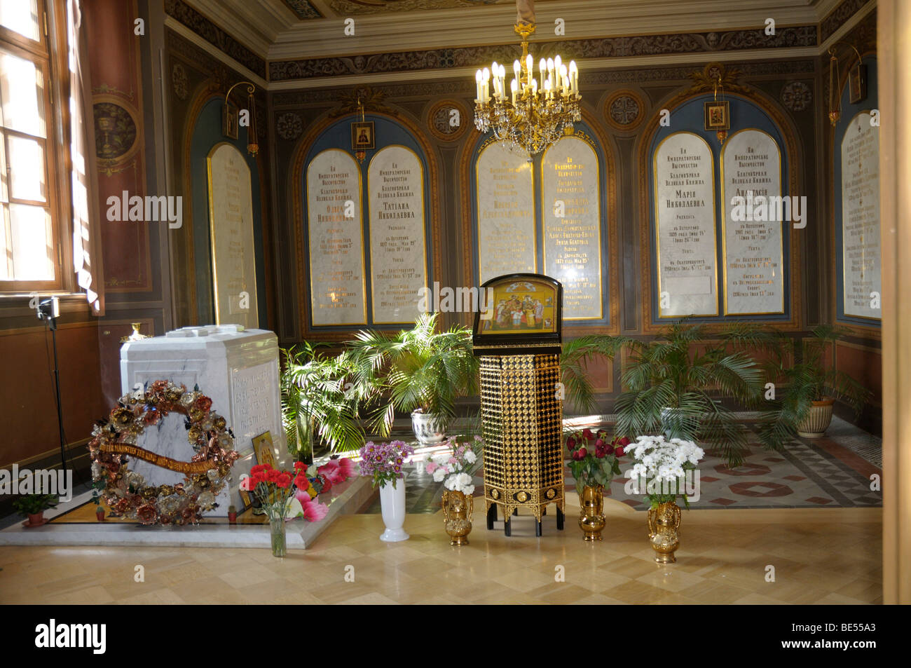 Schweren Platten aus der kaiserlichen Familie, Peter und Paul Cathedral, Peter und Paul Fortress, Sankt Petersburg, Russland, Europa Stockfoto