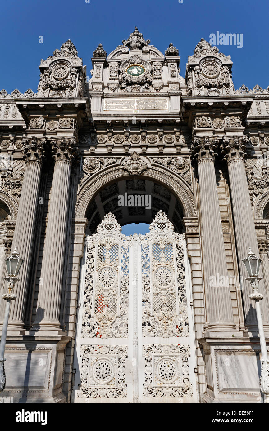 Dolmabahce Palast, luxuriöse Tor geschlossen, Besiktas, Istanbul, Türkei Stockfoto