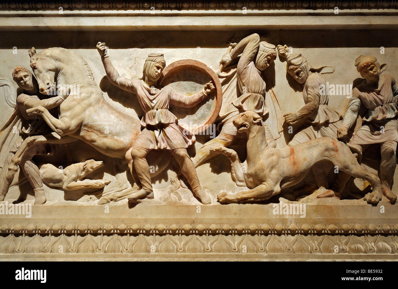 Alexander-Sarkophag, Relief mit Krieger kämpfen gegen die Perser, Detail, Archäologisches Museum, Topkapi-Palast, Sehenswürdigk Stockfoto