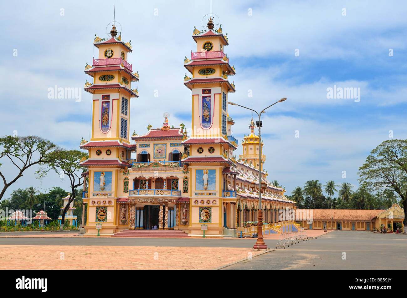 Außenansicht des Cao Dai Tempel in Tay Ninh, Vietnam, Asien Stockfoto