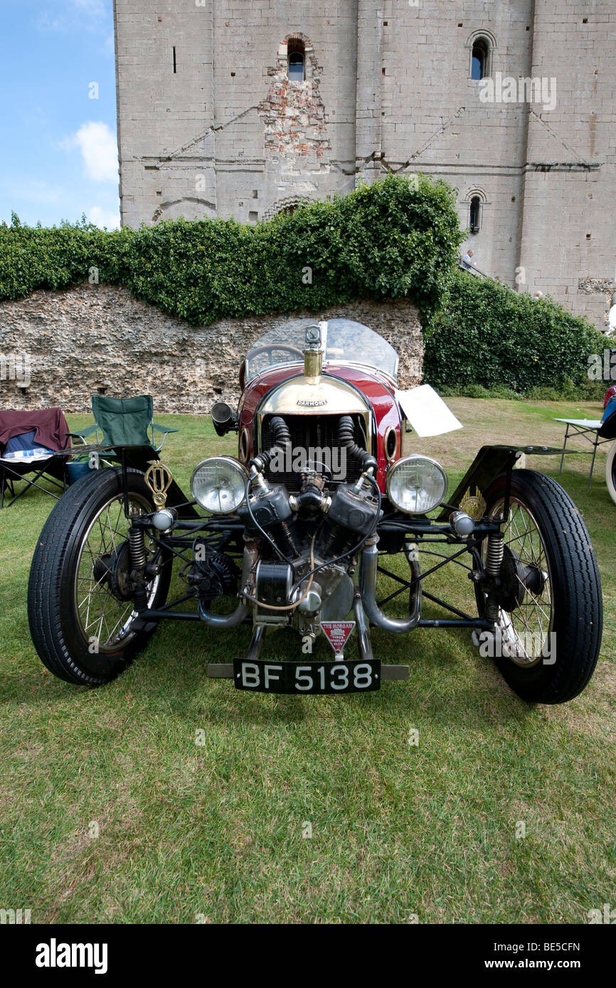 Ein 20er Morgan Darmont 3 fahrbaren Wagen. Bei einer Oldtimer-Rallye am Hedingham Castle, Essex, England. Englischen Auto in Paris hergestellt. Stockfoto