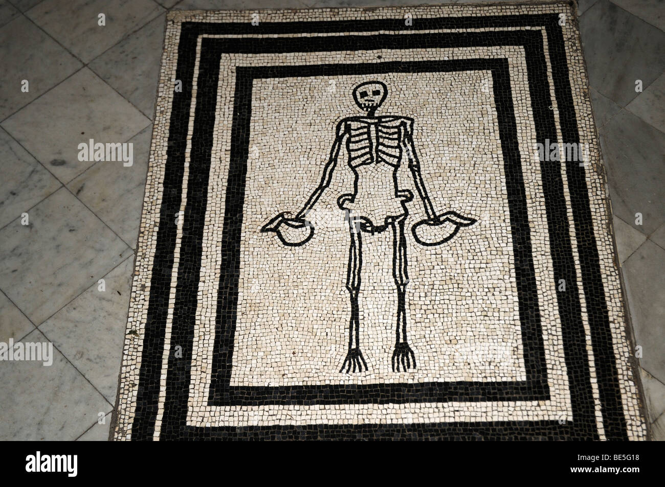 Die Villa San Michele, die die Heimat von Axel Munthe in Anacapri auf der Insel Capri in Italien gebaut wurde. Mosaik im Eingang Stockfoto