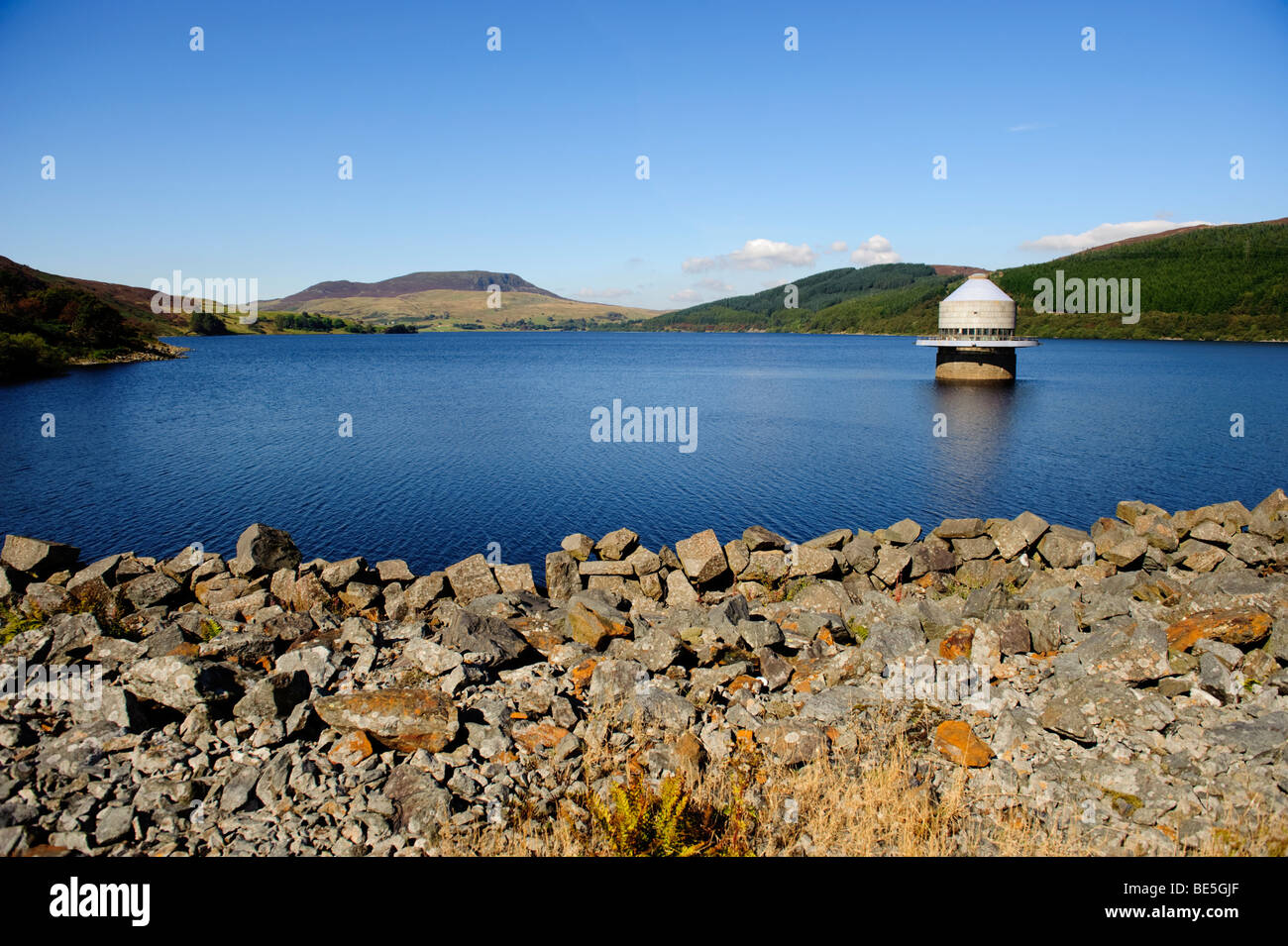 See Tryweryn, in der Nähe von Bala, Gwynedd, Nordwales, UK - Website des ertrunkenen Dorf Tryweryn - Quelle des Wassers für Liverpool Stockfoto