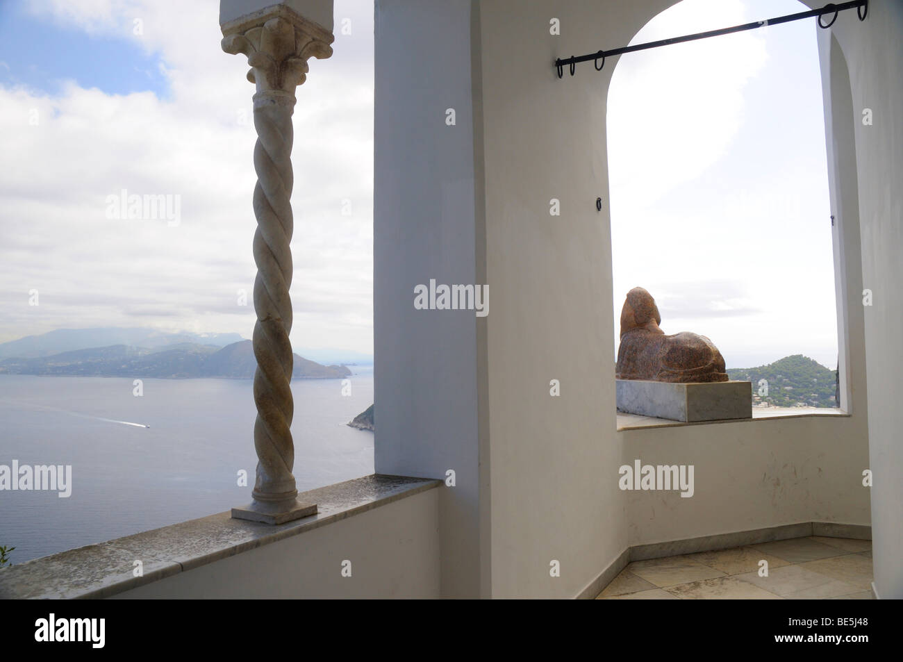Terrasse und Sphinx in der Villa San Michele wurde das Haus erbaut von Axel Munthe in Anacapri auf der Insel Capri in Italien Stockfoto