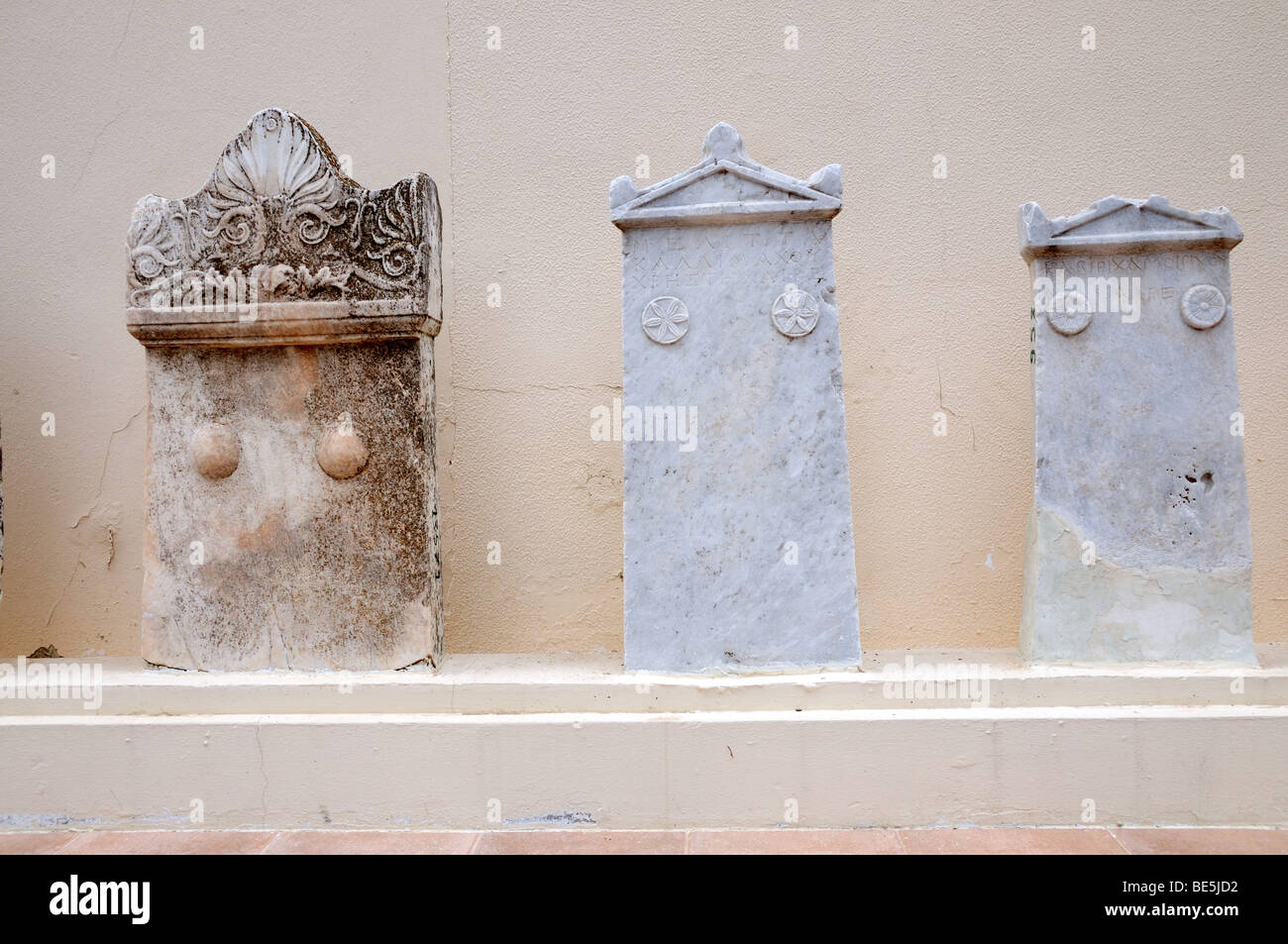 Grave stele Fotos und Bildmaterial in hoher Auflösung Alamy