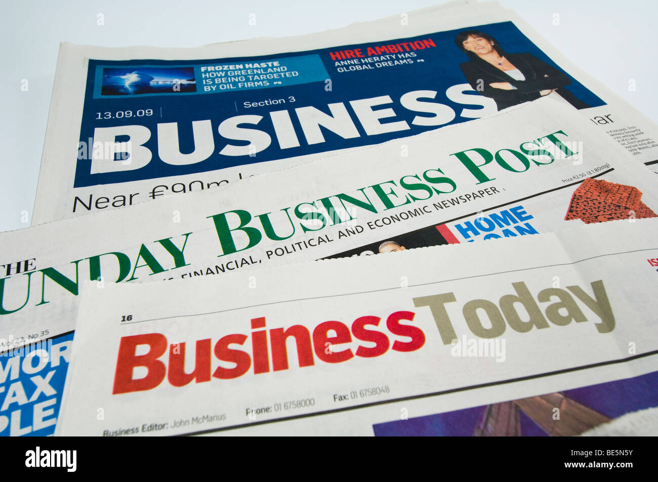 Irische Wirtschaft und Finanzen Zeitungen Stockfoto