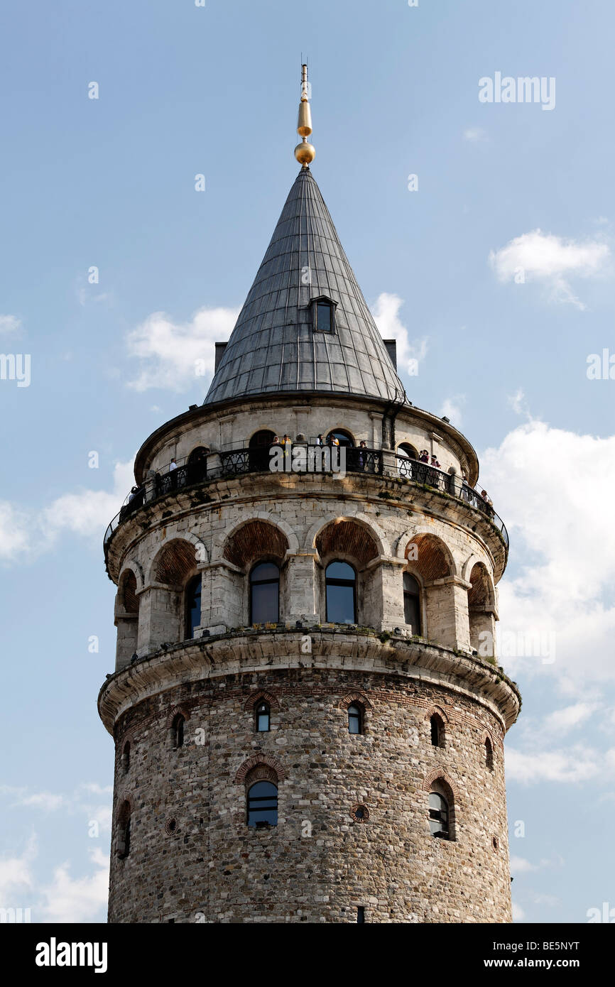 Galata-Turm, Touristen zur Betrachtung Plattform, Beyoglu, Istanbul, Türkei Stockfoto