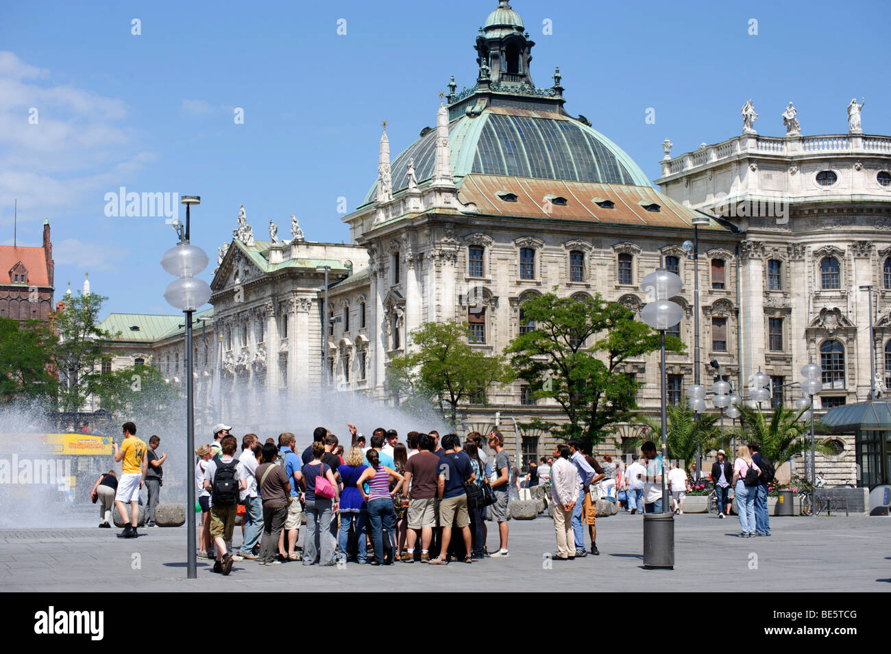 Justizpalast von quadratischen Karlsplatz, Stachus, München, Oberbayern, Deutschland, Europa Stockfoto