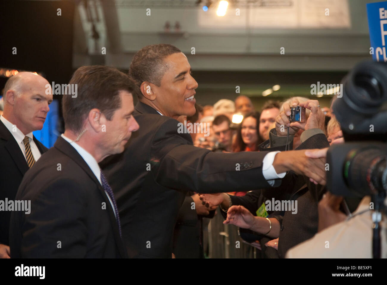 Pittsburgh, Pennsylvania, USA - Präsident Barack Obama schüttelt Hände mit Delegierten der AFL-CIO-Konvents. Stockfoto