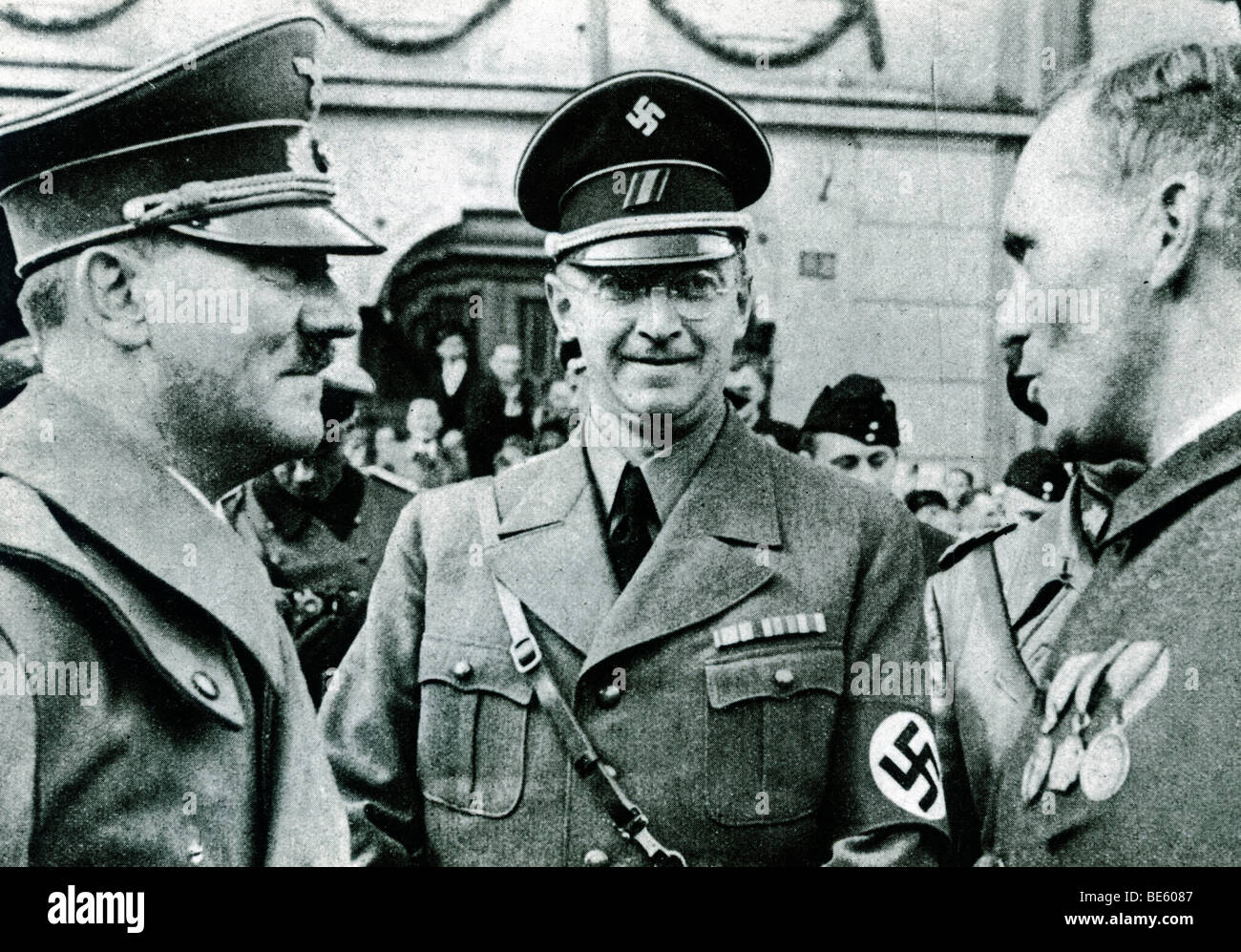 Adolf Hitler und Konrad Henlein, kaiserliche Leutnant Reichsstatthalter und Gauleiter regionalen Branche führend, historisches Foto Stockfoto