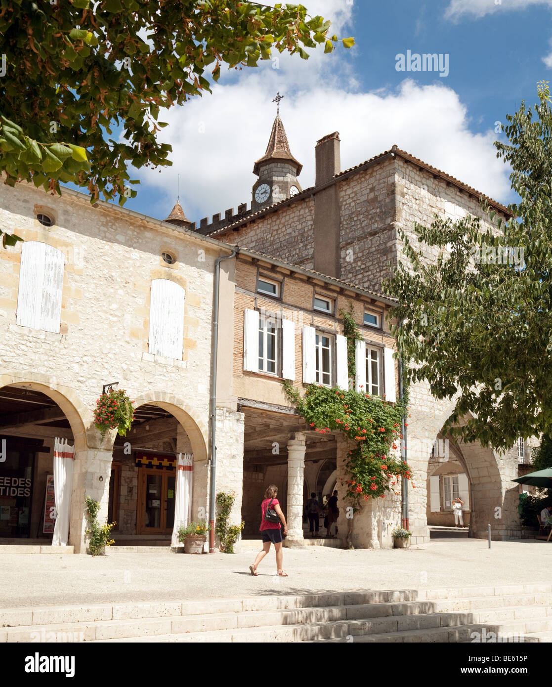 Der zentrale Dorfplatz, die Bastide-Stadt Monflanquin, Aquitanien Frankreich Europa Stockfoto